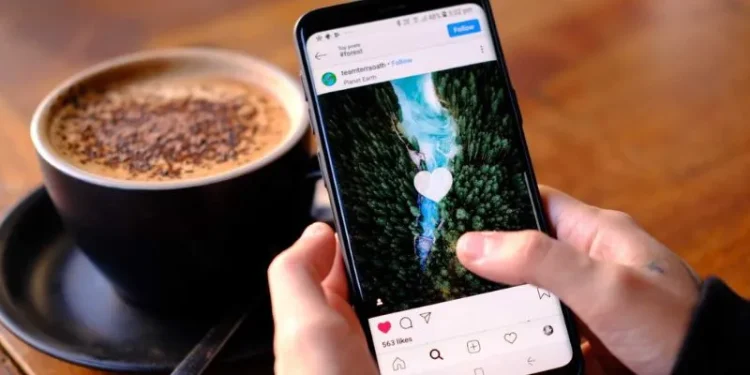 Best Instagram Caption Apps for Android & iOS